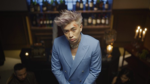 Hong Kong singer-songwriter Tyson  joins Vestiaire Collective for Charity