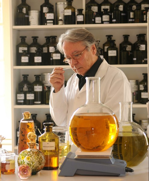 Henry Jacques: A decade of experience in "Les Classiques" collection
