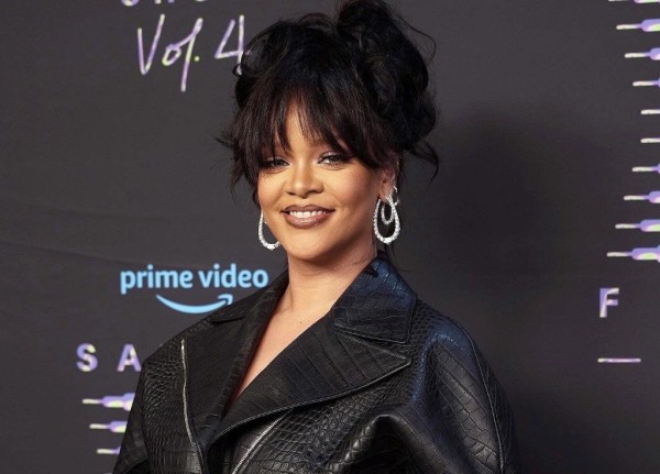 Boghossian: Rihanna wears hoops
