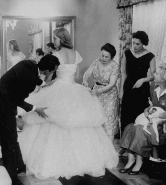 Oscar de la Renta Retrospective Opens in San Francisco