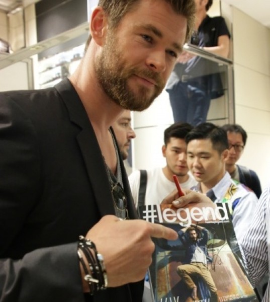 What Happens When Chris Hemsworth Sees Brother Liam on a Magazine Cover