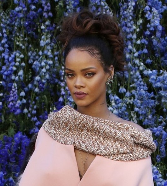 Rihanna to Launch Her Own Make-Up Collection
