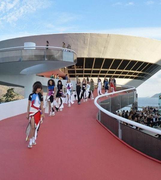 Louis Vuitton Takes Rio With Latest Cruise Collection