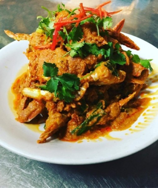 Celebrity Chef Shen Tan's Perfect Singaporean Chili Crab
