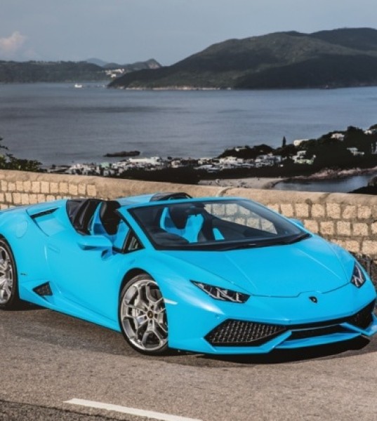 Lamborghini Huracán Spyder Zooms Into Hong Kong