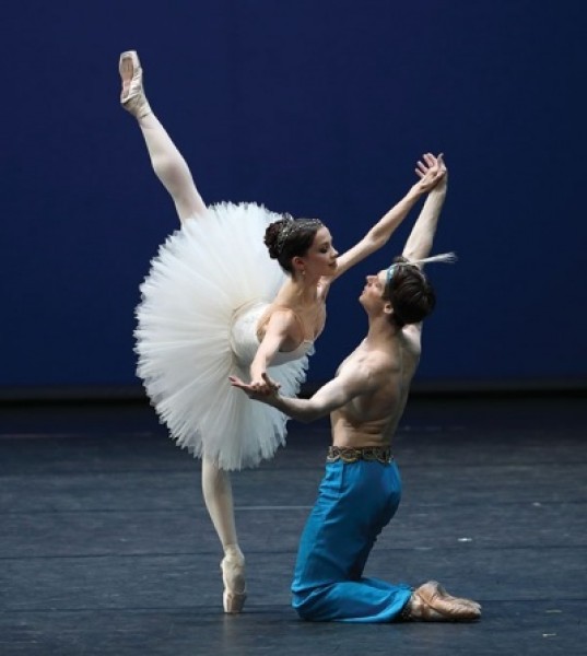 The New Van Cleef & Arpels Ballet Collection Twirls Its Way Into Hearts