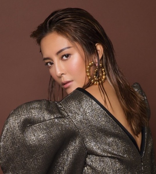 Former Beauty Queen Kelly Cheung Talks Acting Career and New Year Resolutions