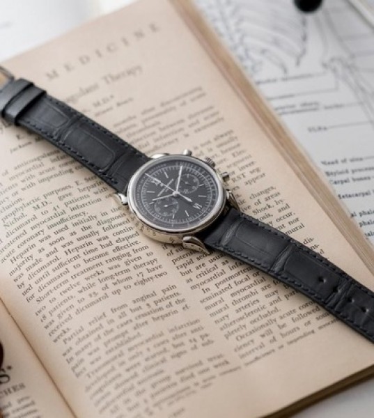 Vacheron Constantin Debuts Online With a Limited Edition Cornes de Vache on Hodinkee