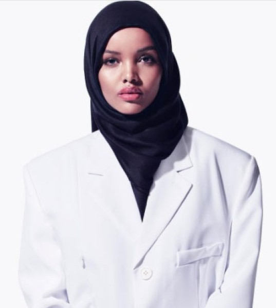 IMG Signs First Hijab-Wearing Model