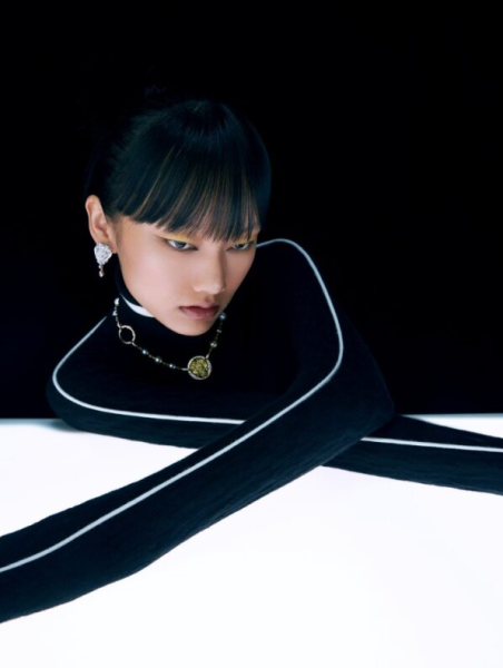 Jewellery shoot: Lit