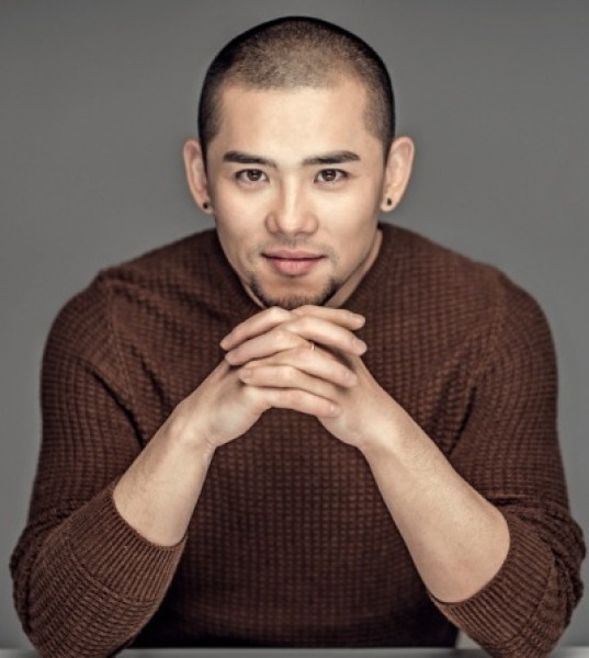Ren Zhe Talks Art, Astrology and iPhones