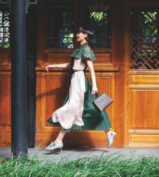 Amanda S Discovers the Art of Moynat