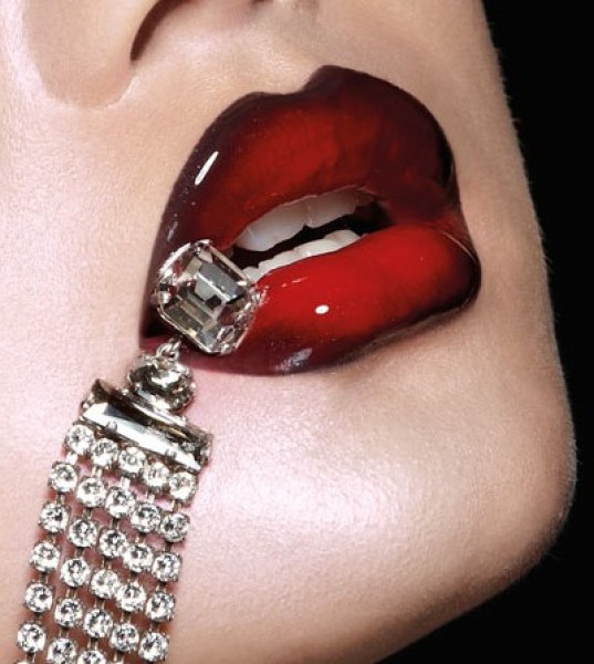 When Make-up And Jewellery Combine