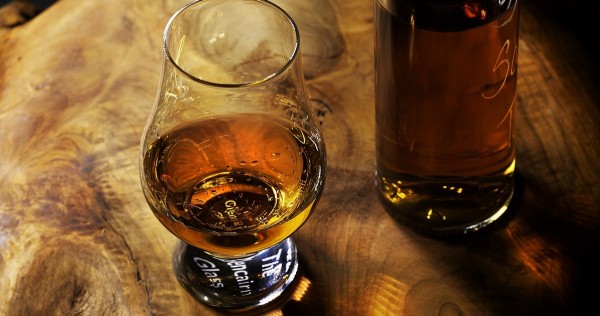 4 Hong Kong whisky experts take on the infinity bottle