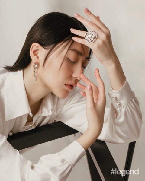 Dancing on my own: The Chanel 1.5 – 1 Camélia. 5 Allures collection shines bright