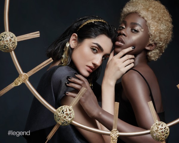 All that glitters Christmas photo shoot: the beauty of golden hues on all