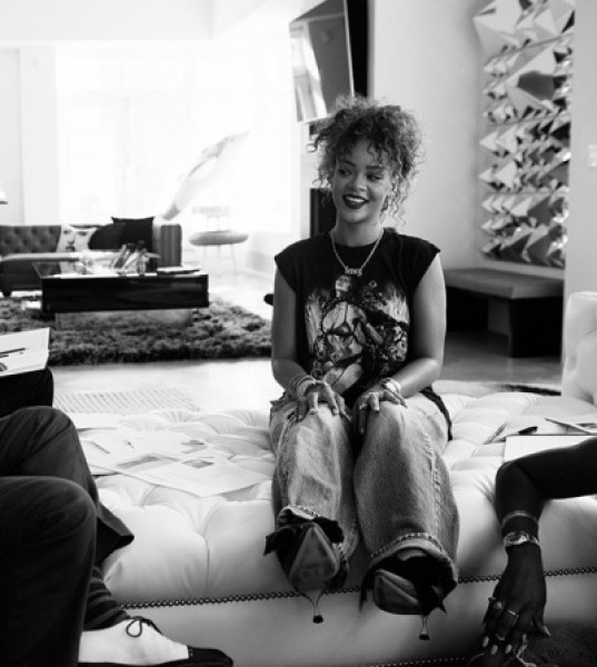 Rihanna Designs Shoe Collection With Manolo Blahnik