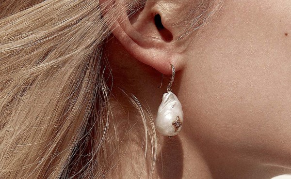 7 statement pearl accessories for summer