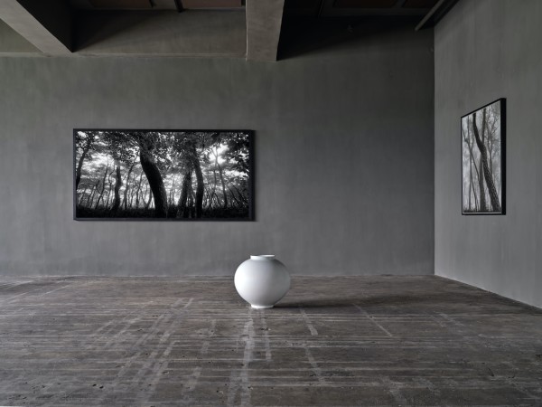 South Korean photographer that counts Barack Obama as collector holds joint show with ceramist