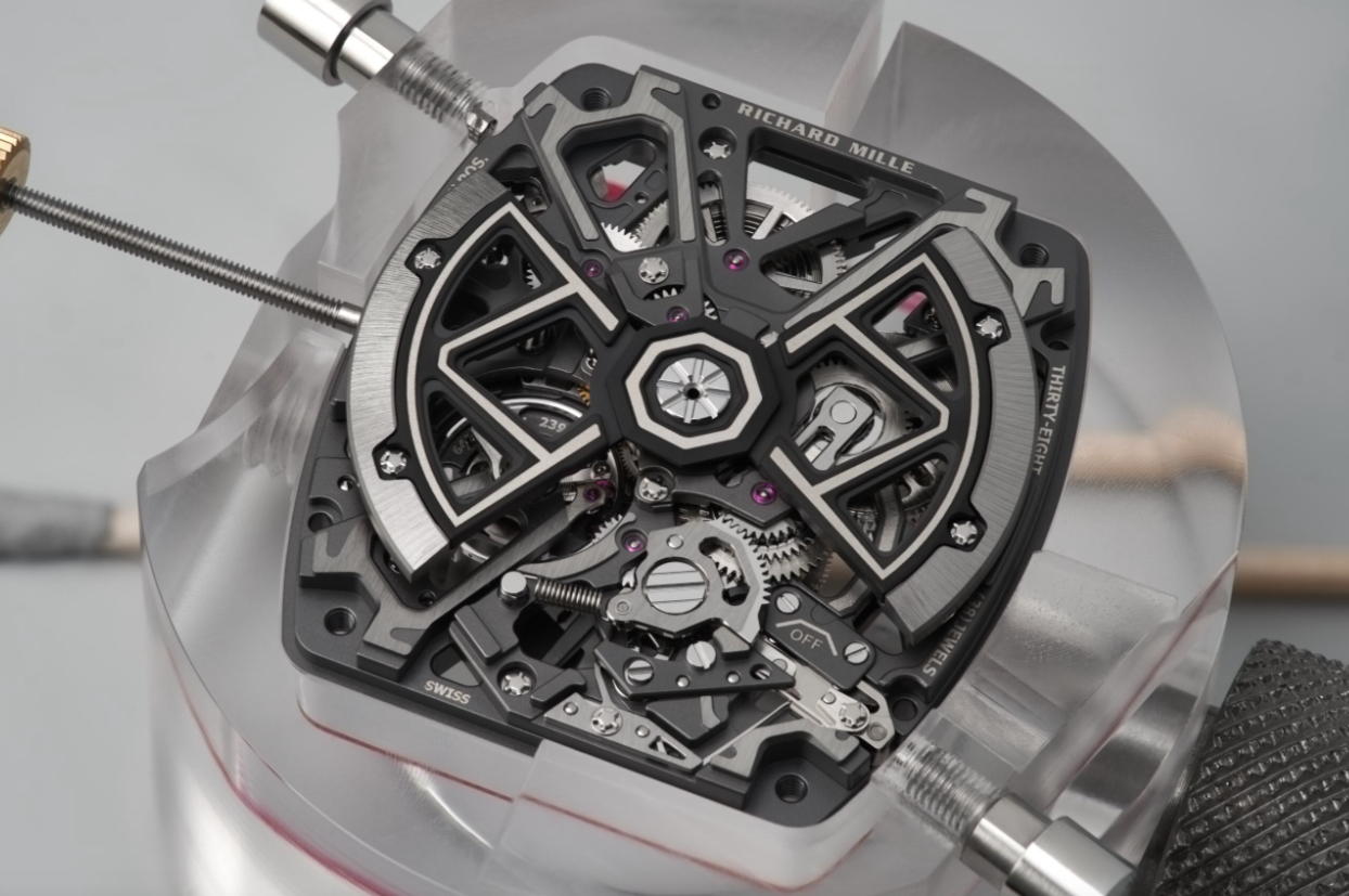 The groundbreaking RM 35-03 features the patented butterfly rotor.