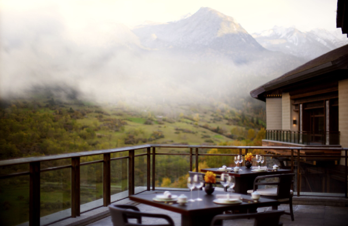 Terrace dining at Cai Lin Xuan.