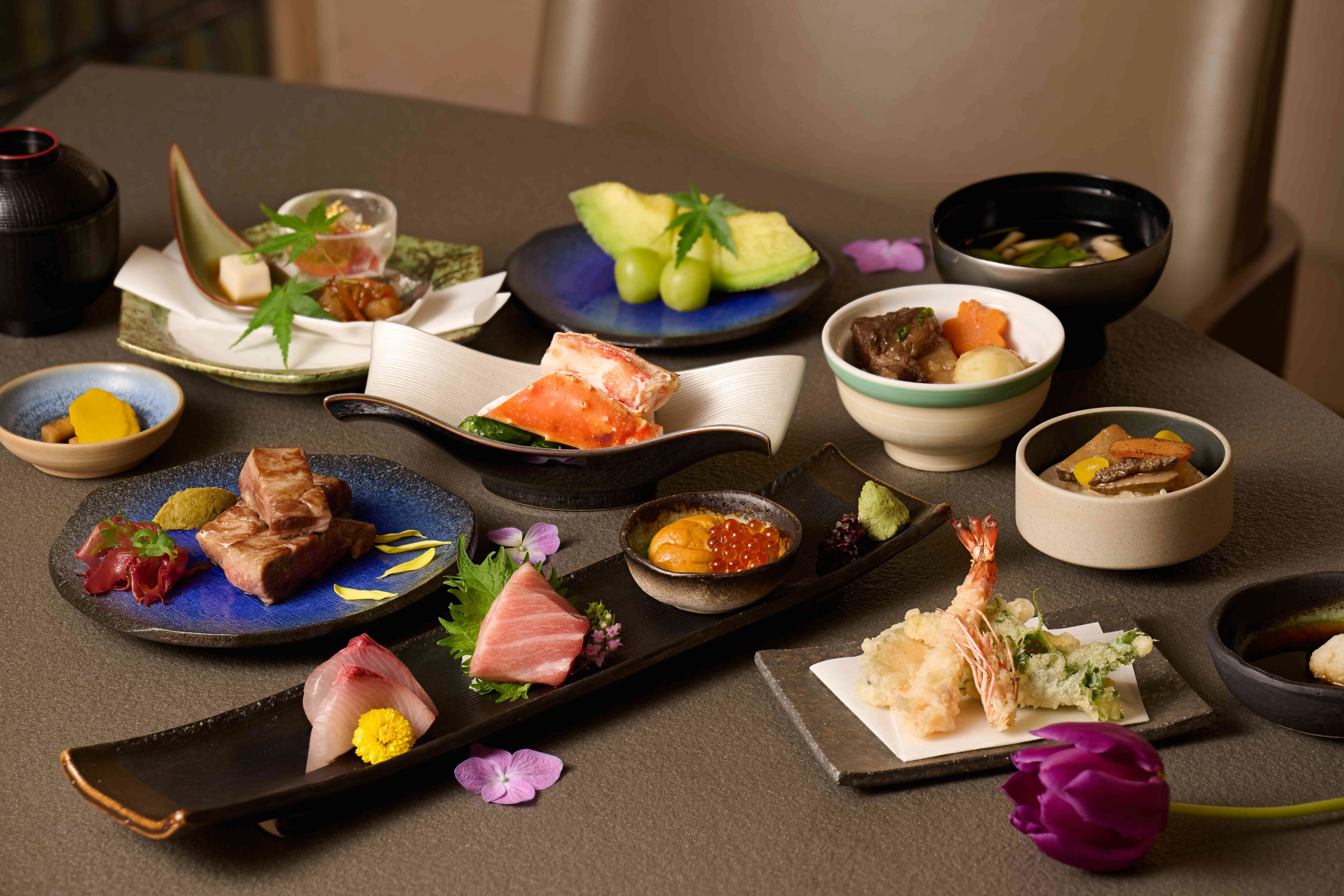 L to R: Minato's teppanyaki and kaiseki sets.
