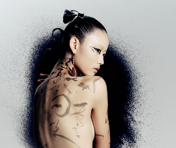 Jewellery shoot: Broad strokes 