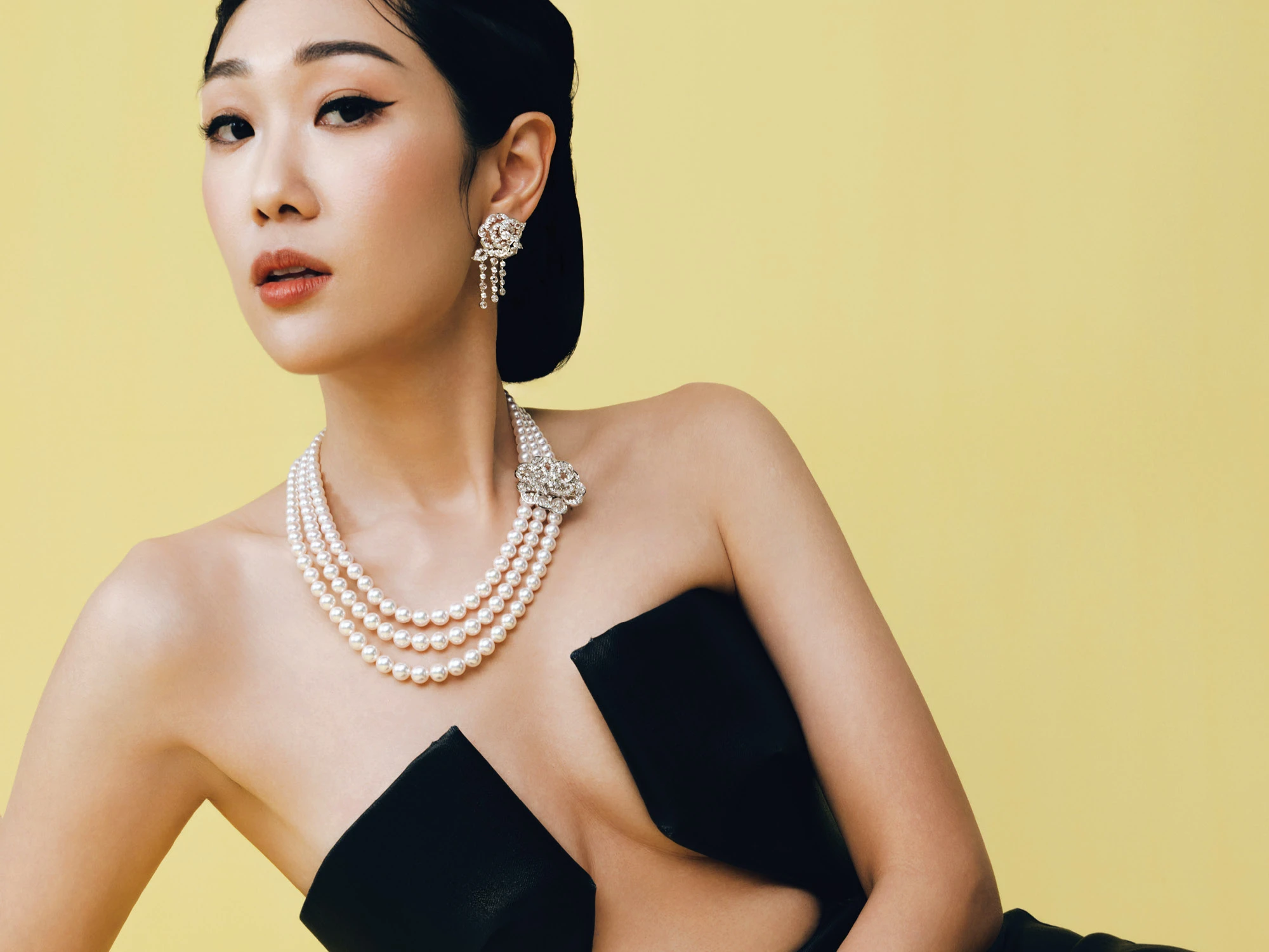 Mikimoto: Nat Kwan makes motherhood look good in pearls