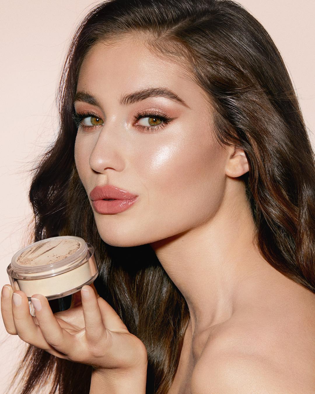 A silky-smooth loose powder to go on over foundation