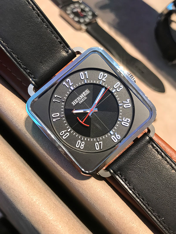Hermés Carré H