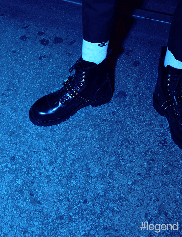 Shoes_Versace; Socks_Champion