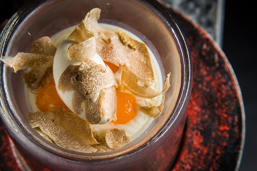 Pana Cotta with white truffle ice cream (Photo: Takum)