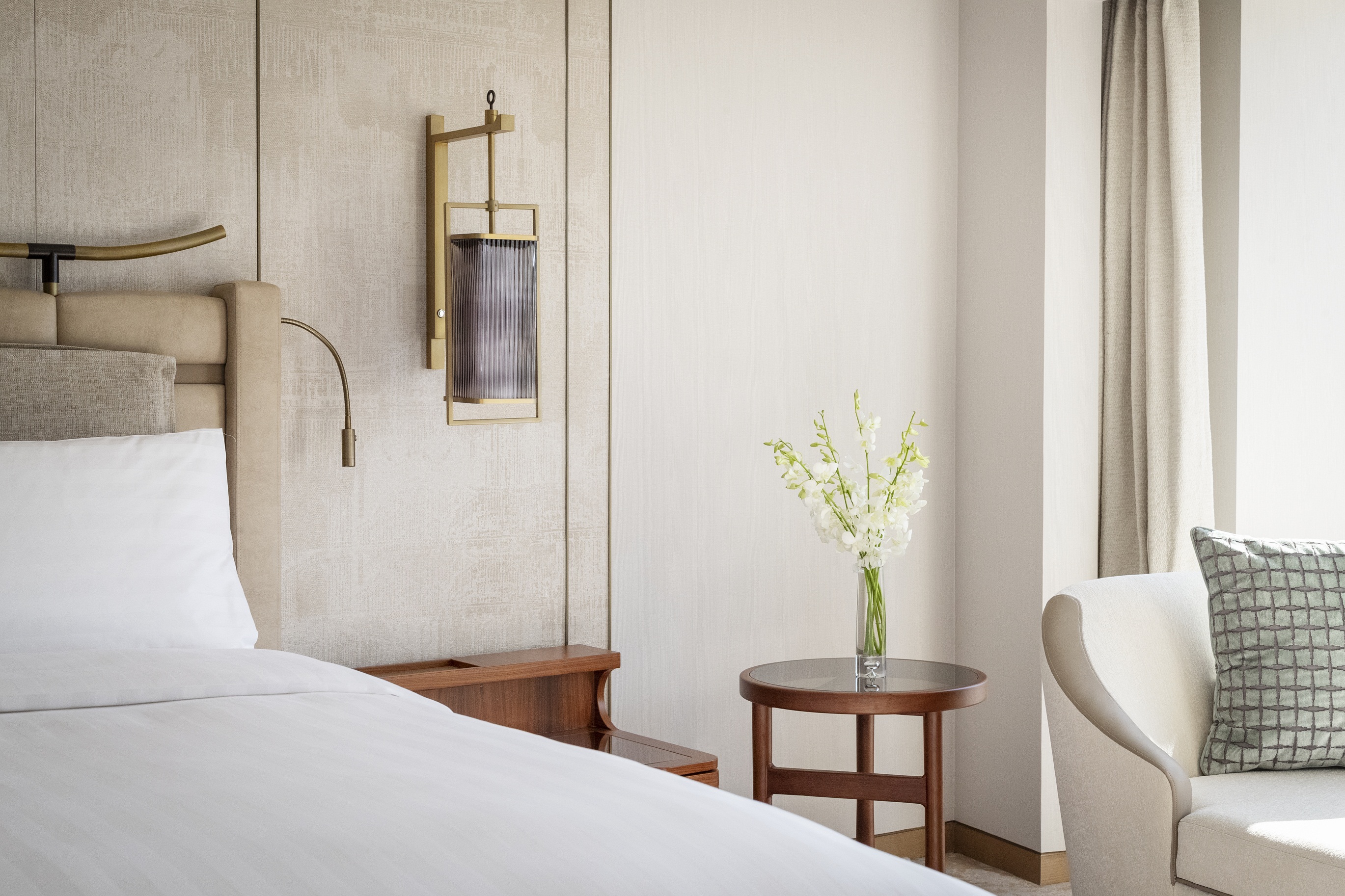 Details in one of the renovated Horizon Club rooms at the hotel; photo: courtesy of Shangri-La