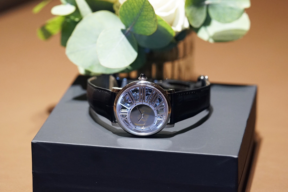 Rotonde de Cartier Skeleton Mysterious Hour
