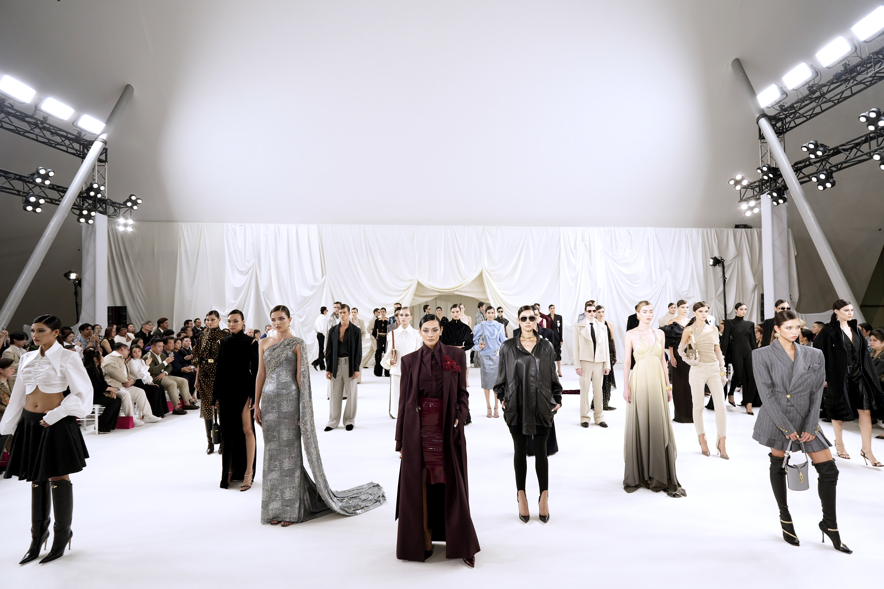 Women in Art: SIRIVANNAVARI’s Autumn/Winter 2024 Collection Elegantly Blends Artistry and Grace
