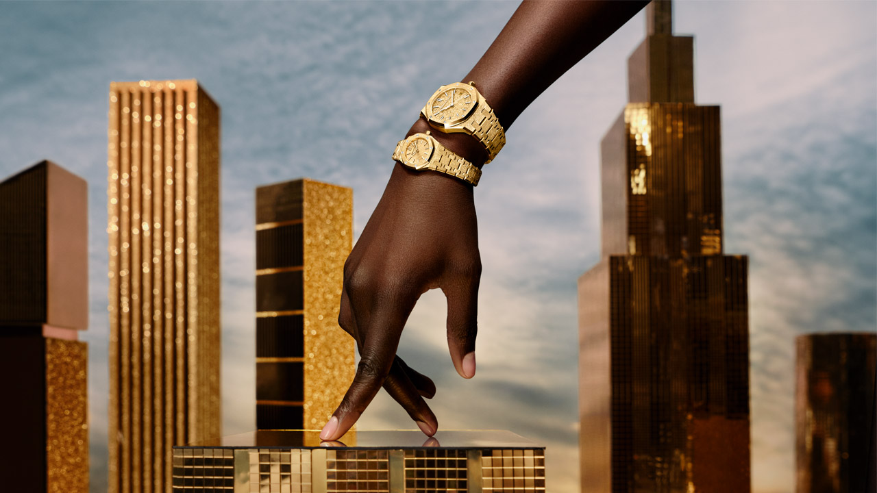 Audemars Piguet Mini Royal Oak: A Perfect Blend of Craftsmanship and Feminine Elegance