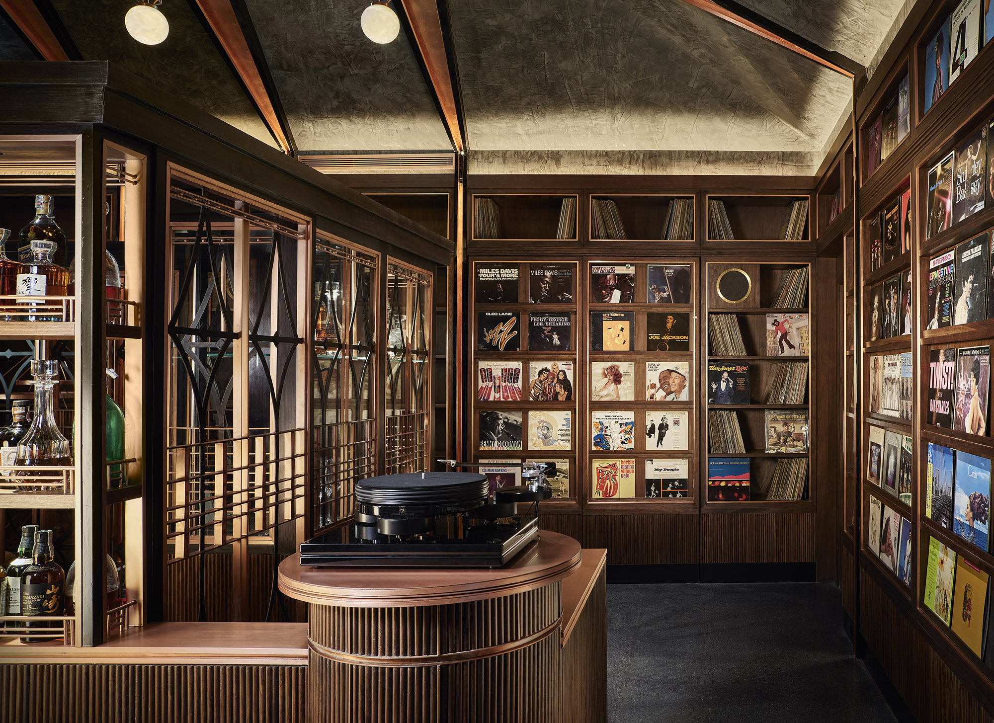 Lennon’s: When the world of music and the art of cocktail merge as one