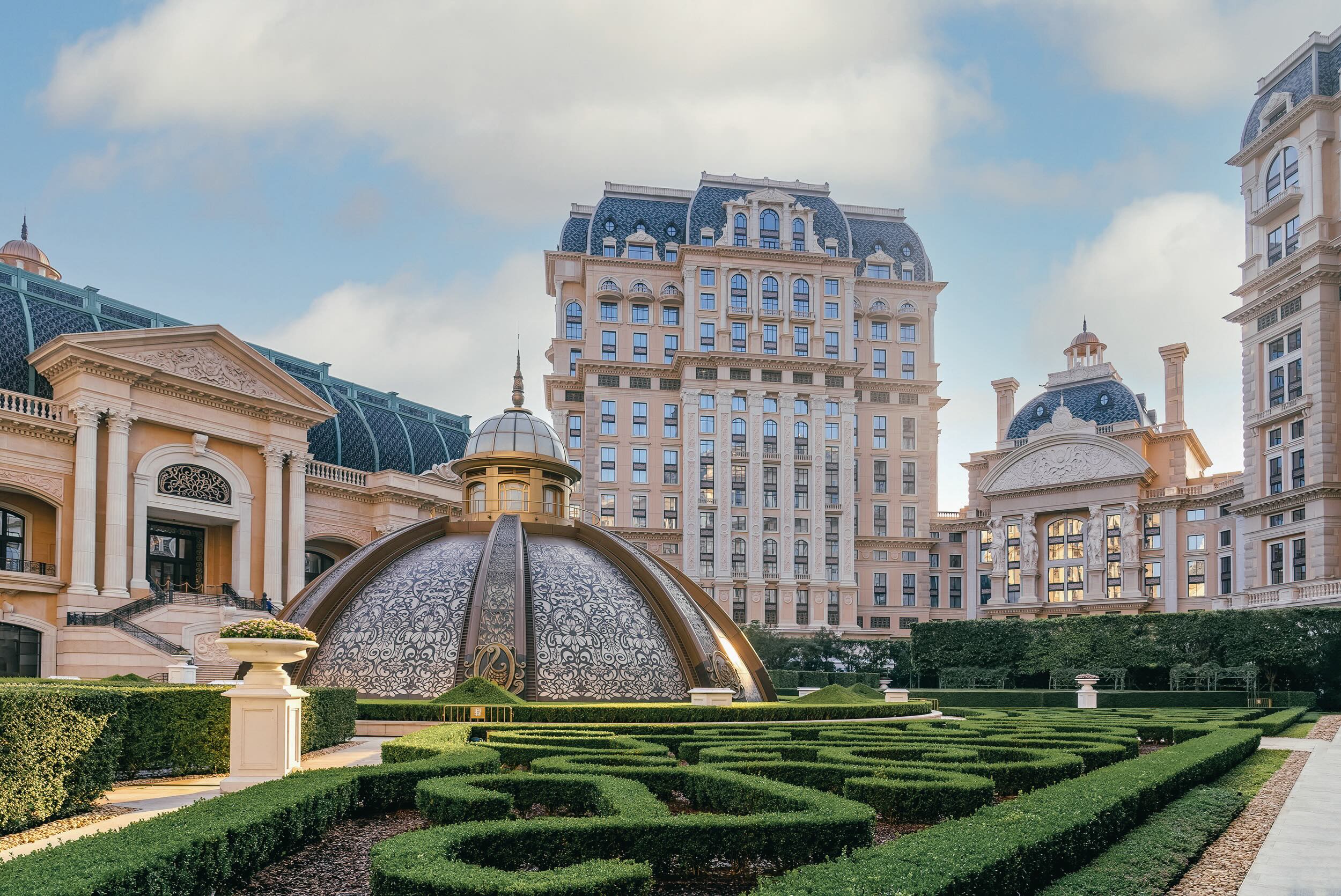 The Ultimate Macau Getaway: Grand Lisboa Palace Resort Macau awaits