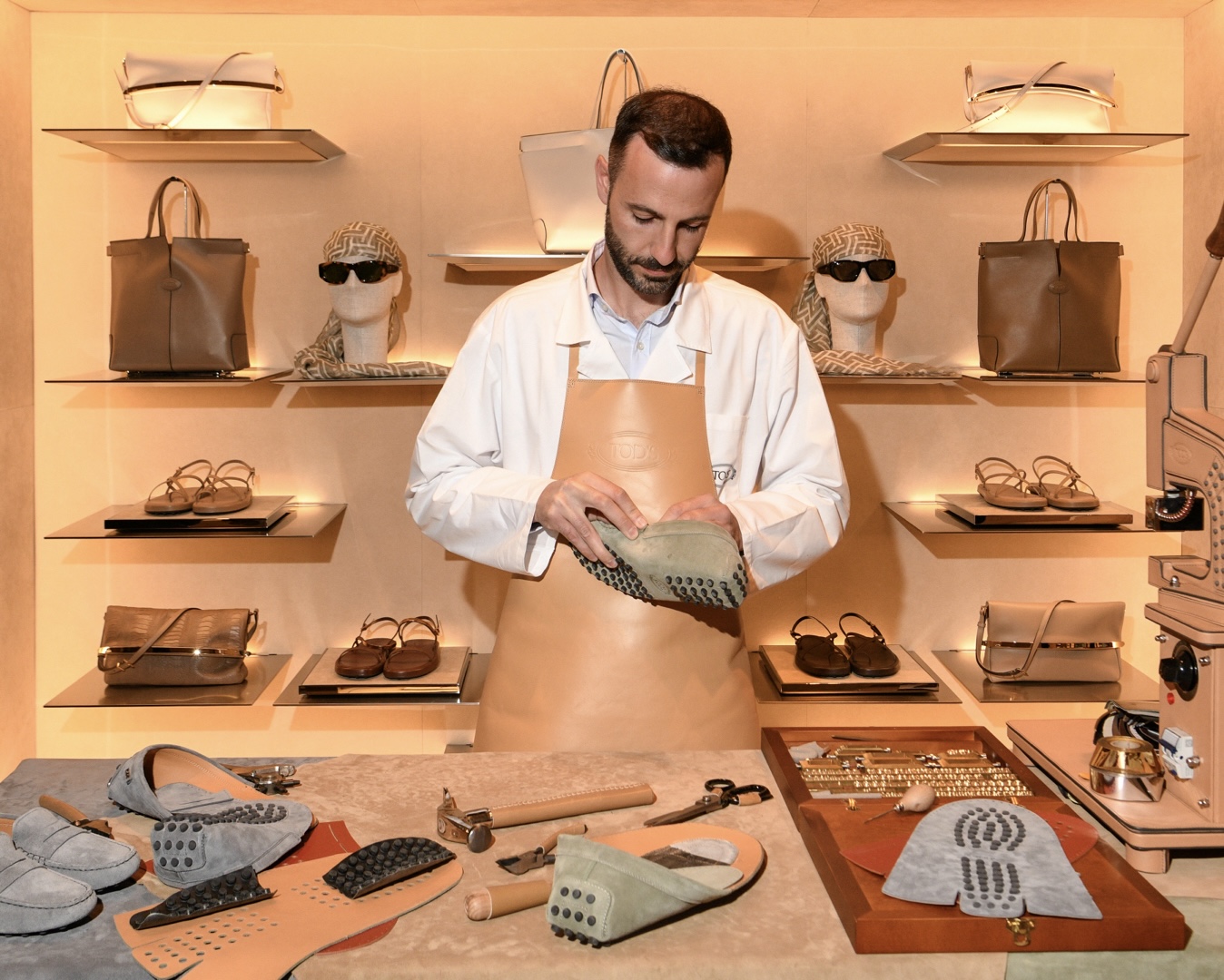 Tod’s เฉลิมฉลองรองเท้า Gommino อันไอคอนิก พร้อมเปิดตัวหนังสือ Italian Hands กลางแมนฮัตตัน