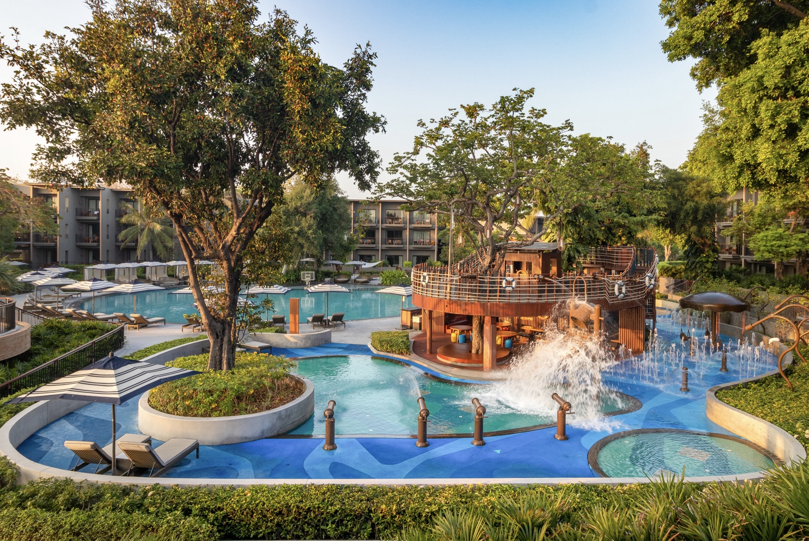 Enhance your summer holiday at a beachfront resort in Hua Hin with Hua Hin Marriott Resort & Spa. Situated in the heart of Hua Hin, the resort offers direct beach access and captivating sea views 