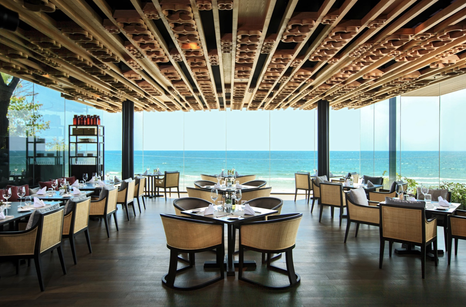 Enhance your summer holiday at a beachfront resort in Hua Hin with Hua Hin Marriott Resort & Spa. Situated in the heart of Hua Hin, the resort offers direct beach access and captivating sea views 