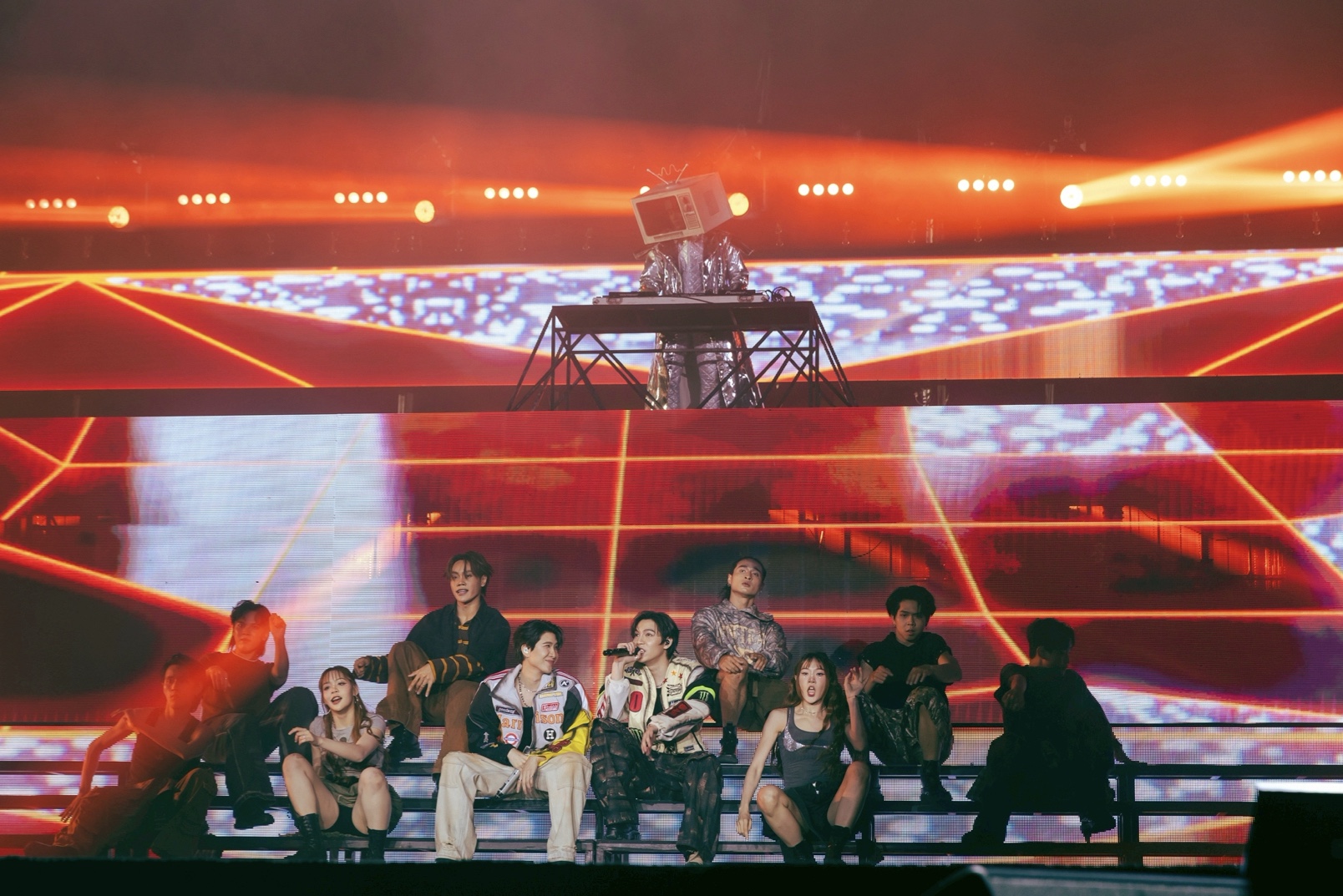  LOVE OUT LOUD FAN FEST 2025
