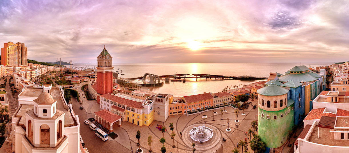 A stroll through Sunset Town...