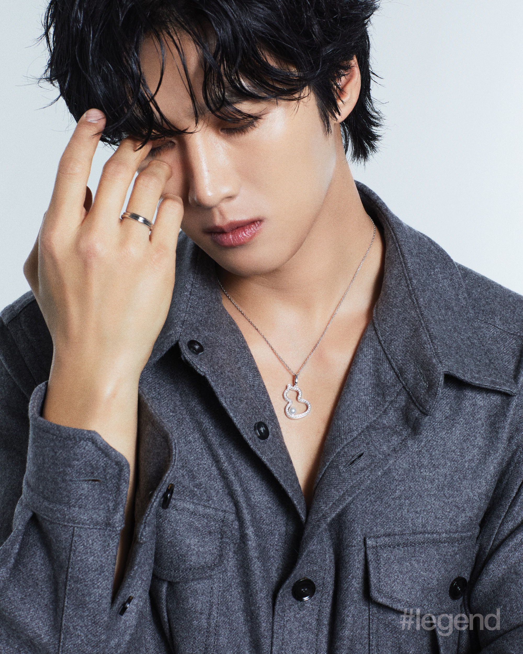 Wulu pendant in 18k white gold with Akoya pearl and diamonds, and ring in platinum _ Qeelin; Grey safari jacket and trousers _ Brioni