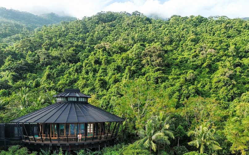 Tingara is nestled within the greenery of Intercontinental Danang's Heaven level.