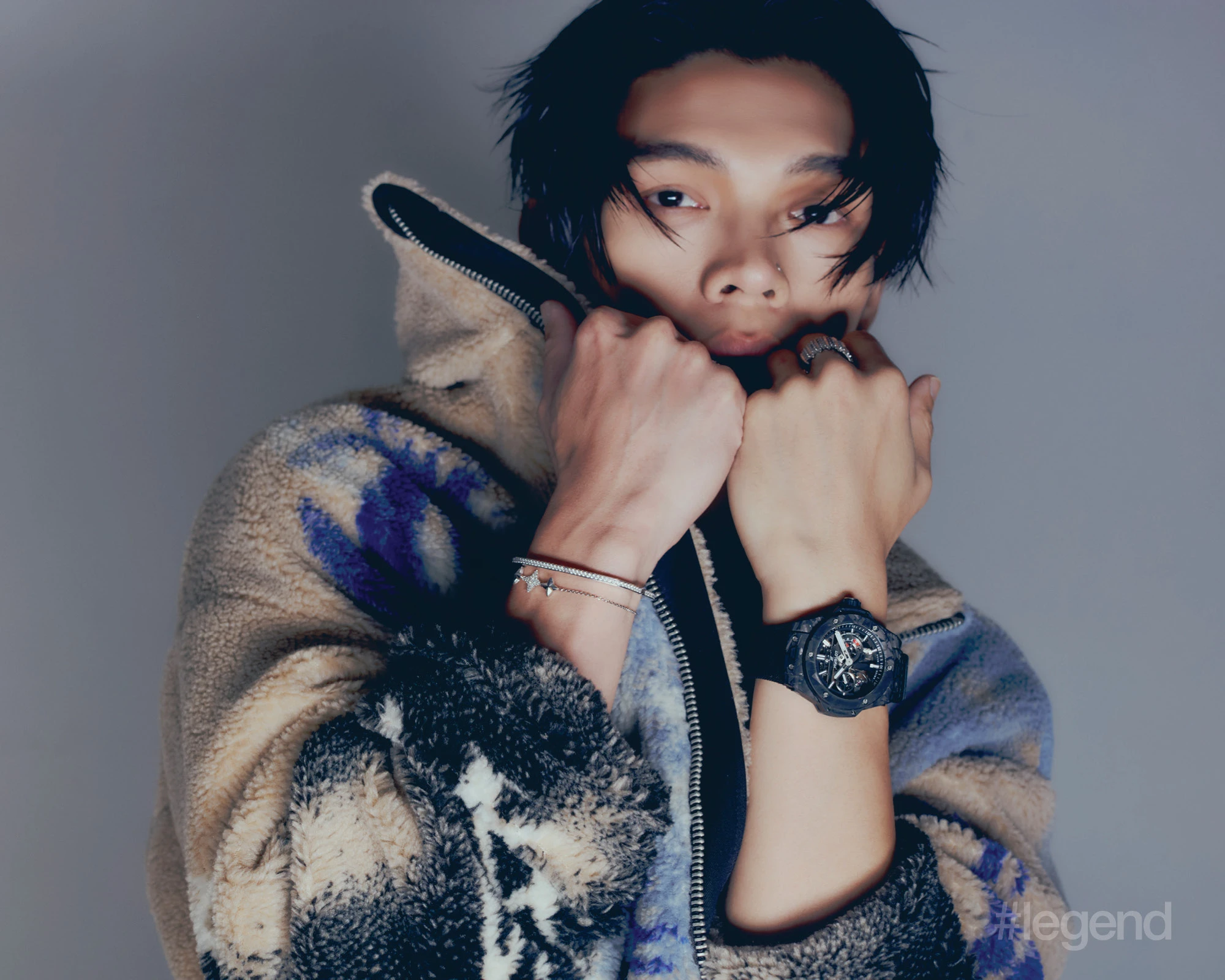 Neutral printed fleece jacket_Acne Studios; Silver 925 sterling silver with rhodium coating eternity ring _ Midnightfactory; Big Bang MECA-10 Frosted Carbon _ Hublot.