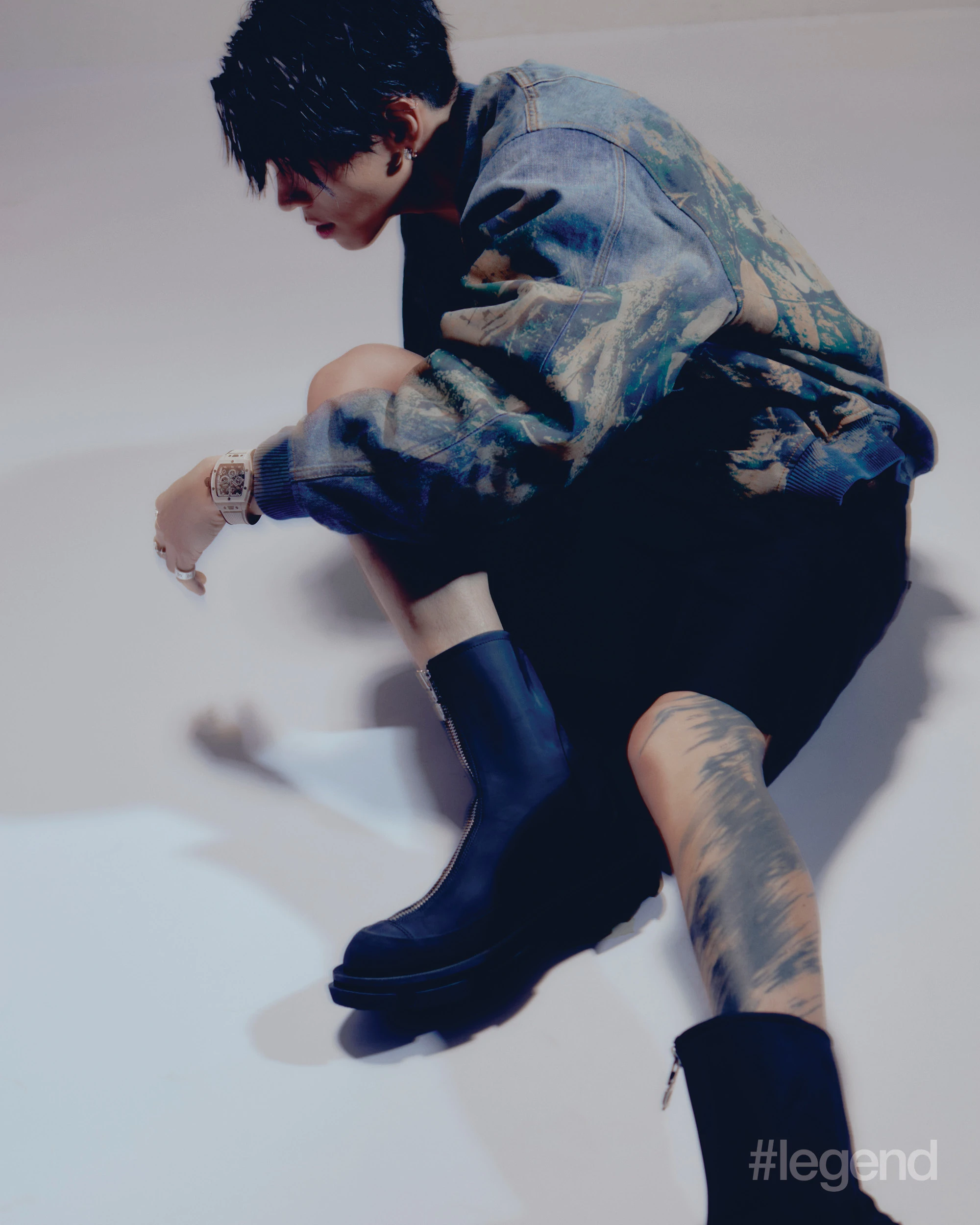 Neutral printed fleece jacket _ Acne Studios; Brown borrowed straight-leg linen and cotton-blend trousers _ Our Legacy; Brown peggy flower polyamide sunglasses _ Bottega Veneta; Silver cross pendant with oxidized effect necklac, silver rhodium-plated brass screw-bolts design necklace, silver maltese-cross with cubic zirconia design ring _ Midnightfactory.